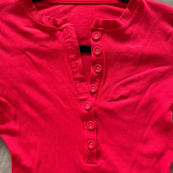Red Long Sleeve Cropped Top – Quarter Buttondown (Size 4 to 6) - Picture 3 of 3